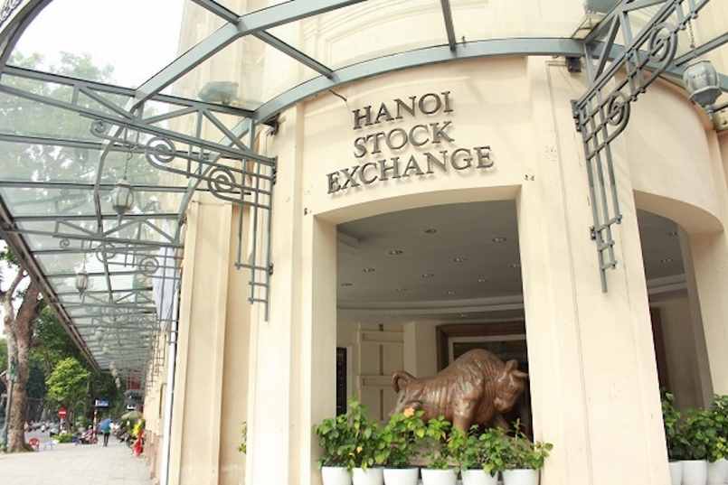 Ngày 8 tháng 3 năm 2005, phòng giao dịch chứng khoán Hà Nội đã bắt đầu khai trương và đưa vào sử dụng