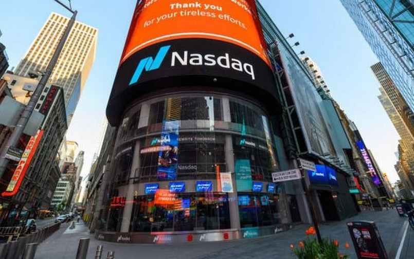 NASDAQ là 1 sàn giao dịch chứng khoán ở Hoa Kỳ